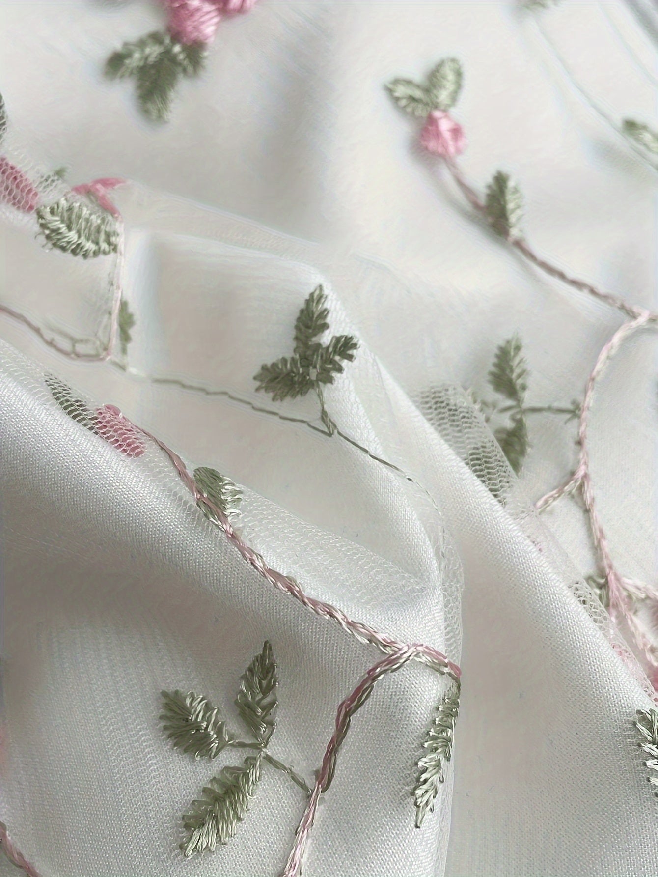 Floral skirt with two layers and a tie