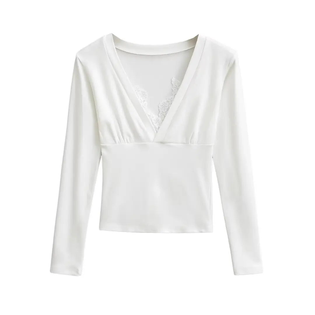 A long shirt with a neckline and protruding lace