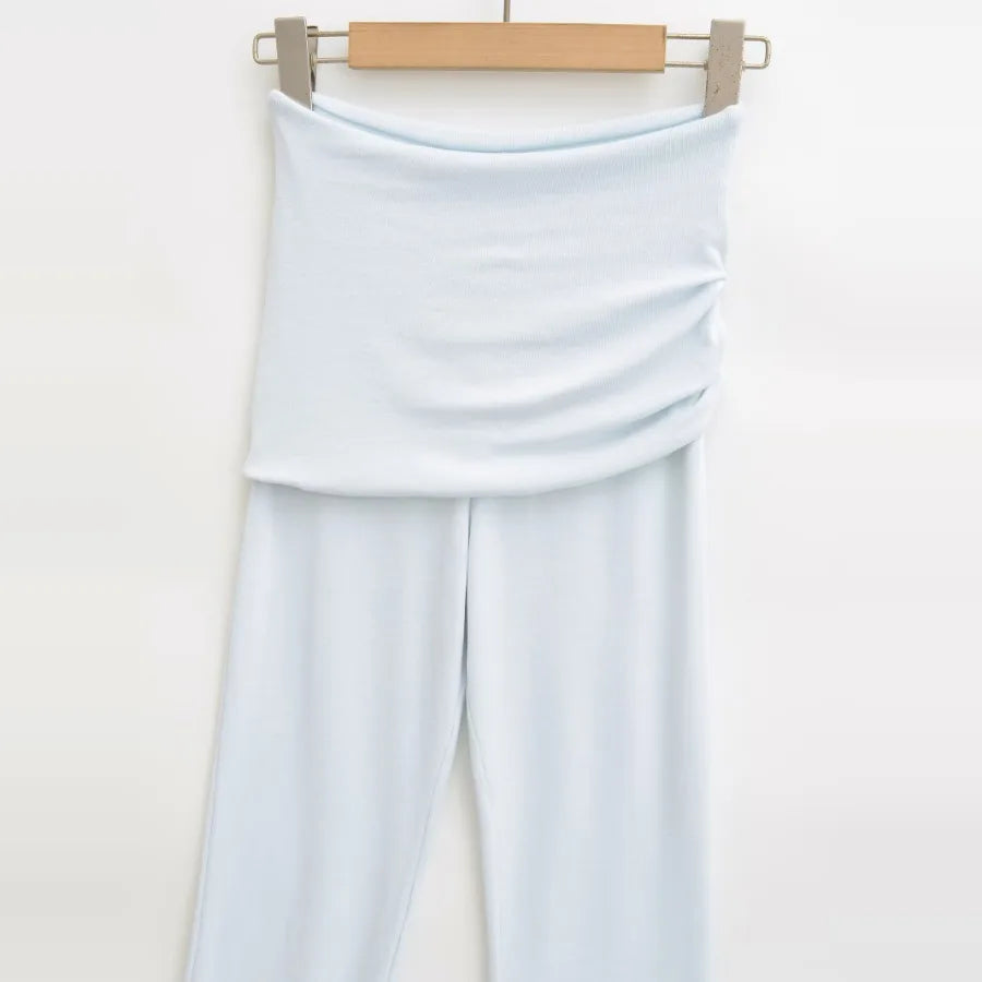 Tights with folds at the waist