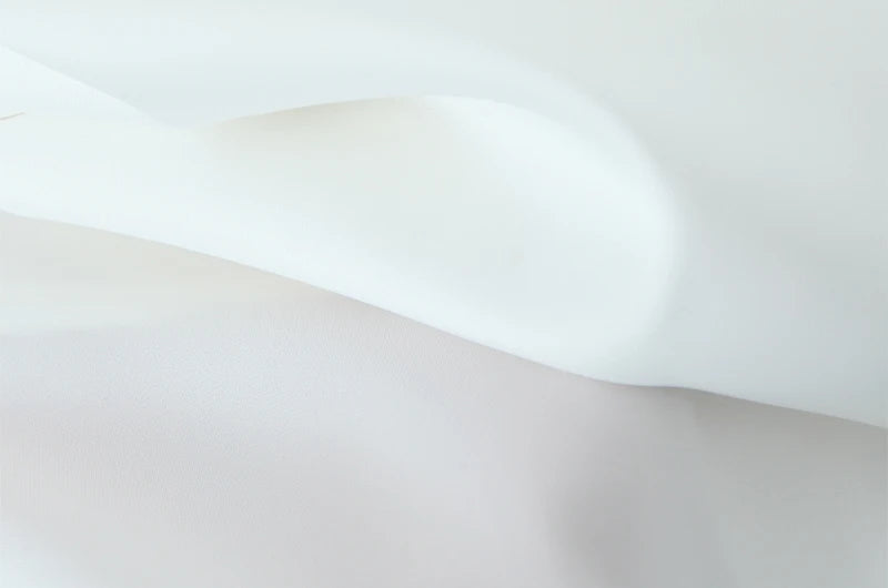 שמלה בסגנון צרפתי עם שרוולי תחרה