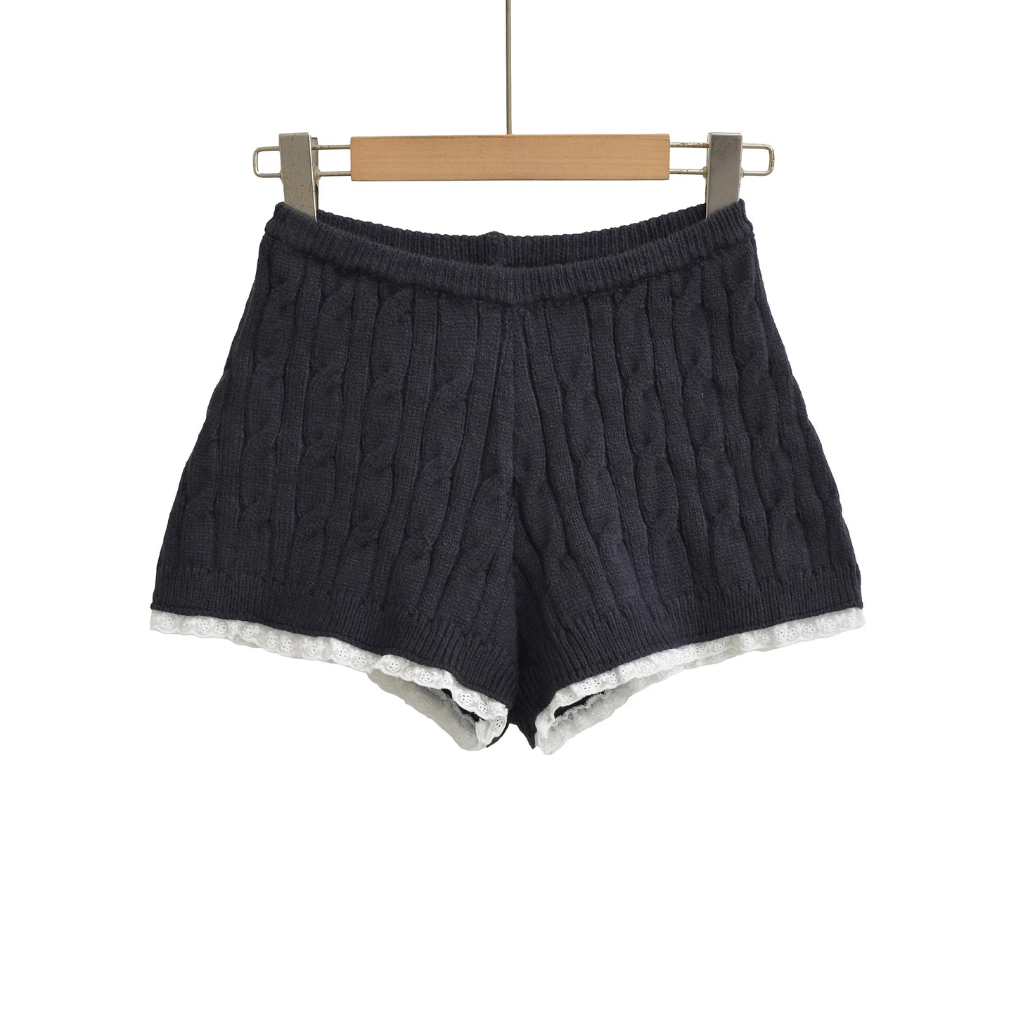 שורט סריג בסיומת תחרה