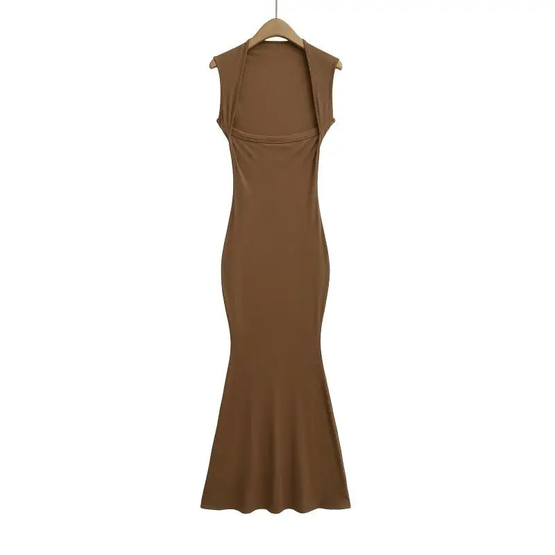 Hourglass cut dress with a rectangular neckline