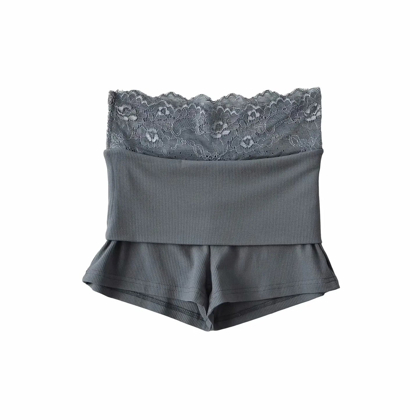 Pleated shorts with lace