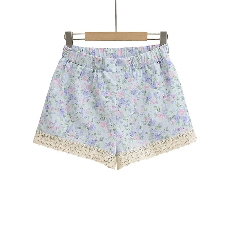 Floral shorts with lace