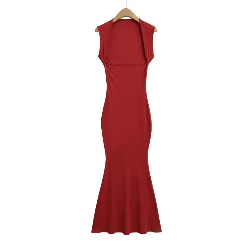 Hourglass cut dress with a rectangular neckline