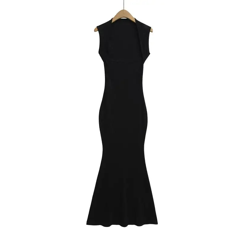 Hourglass cut dress with a rectangular neckline