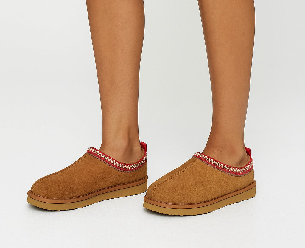 Warm closed shoes with zigzag knitting