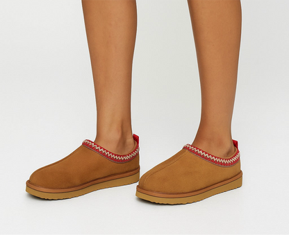 Warm closed shoes with zigzag knitting