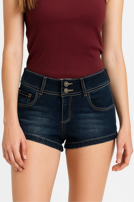 Low cut short jeans with two buttons