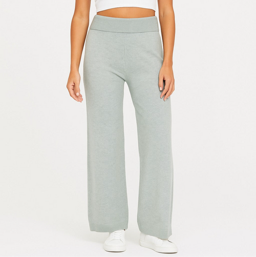 Soft trousers with a pleat at the waist