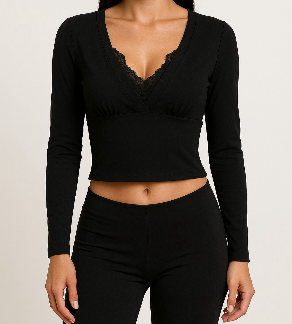 A long shirt with a neckline and protruding lace
