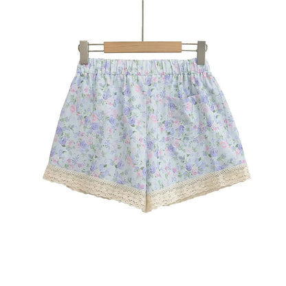 Floral shorts with lace