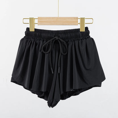Sporty shorts with built-in tights