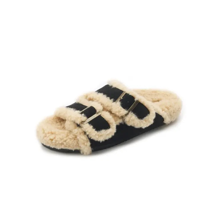 Sandals with a fur layer