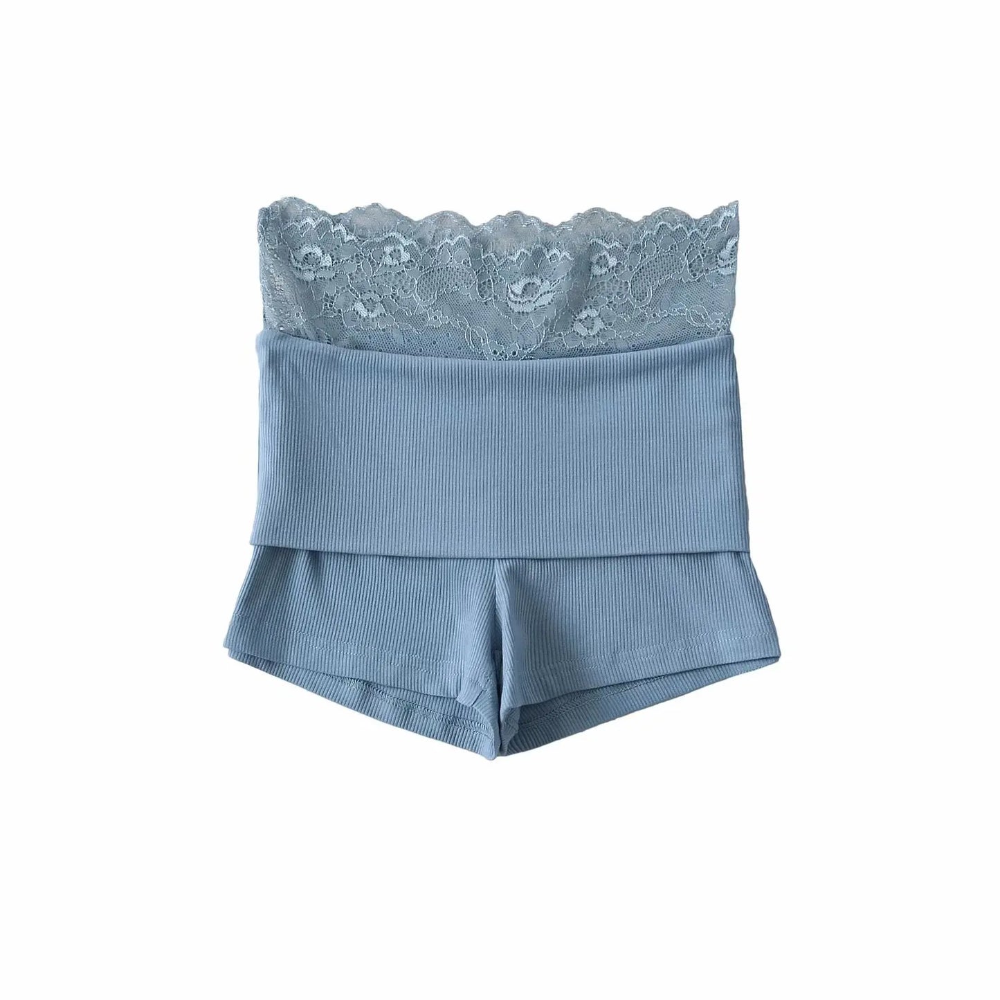 Pleated shorts with lace