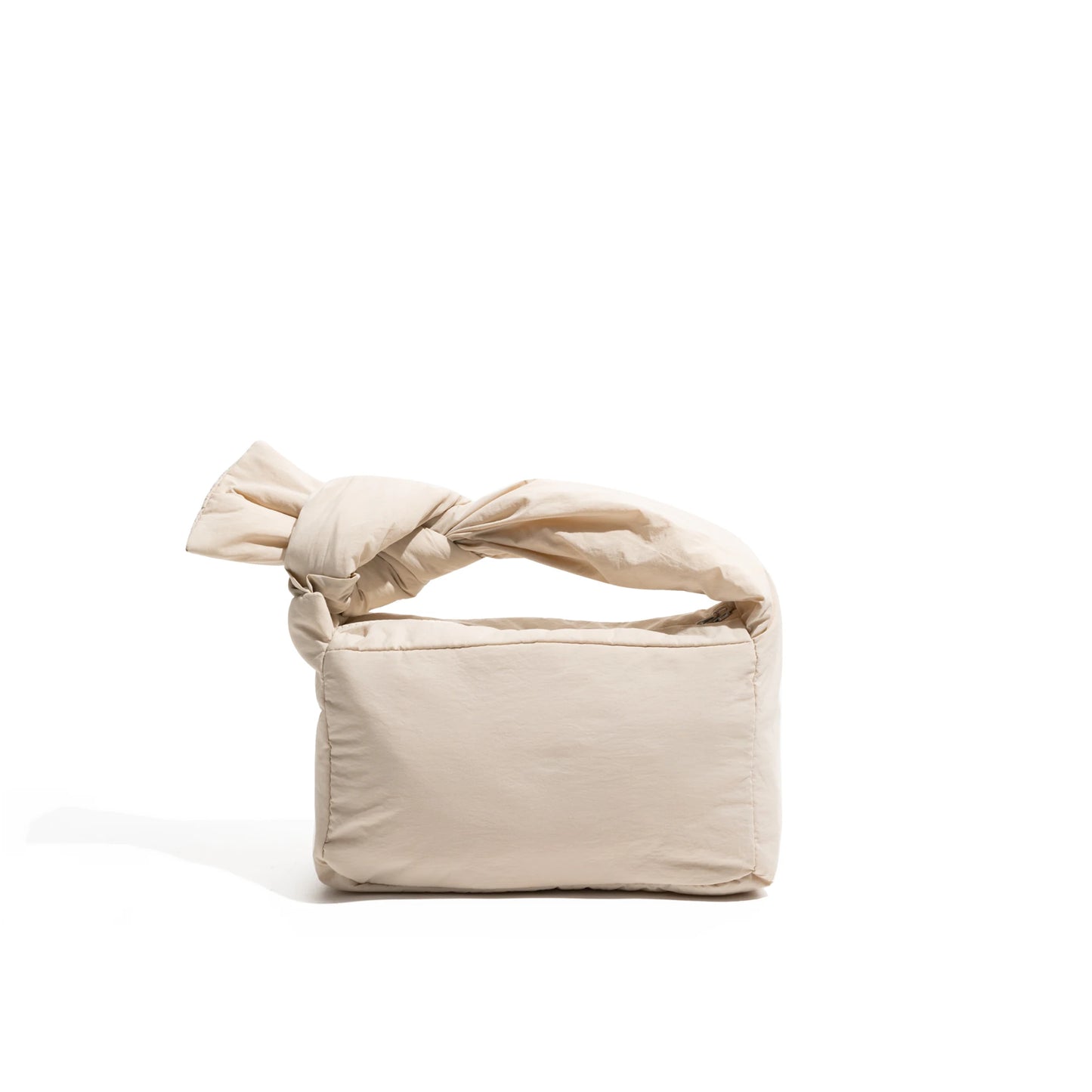 Light nylon bag with "tying" strap