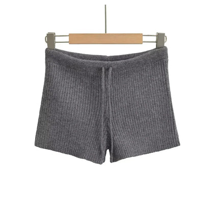 Striped knitted shorts