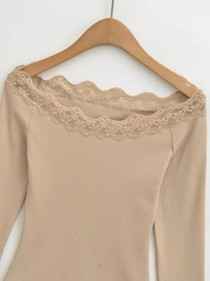 Long shirt with lace decorations