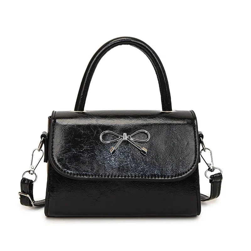 Hand/shoulder bag with bow tie