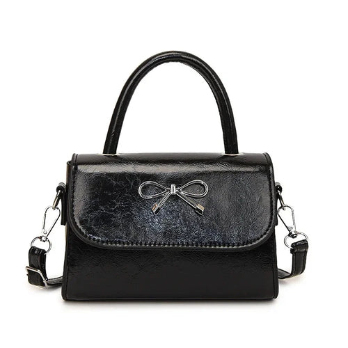Hand/shoulder bag with bow tie