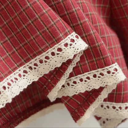 Plaid shorts with lace trims
