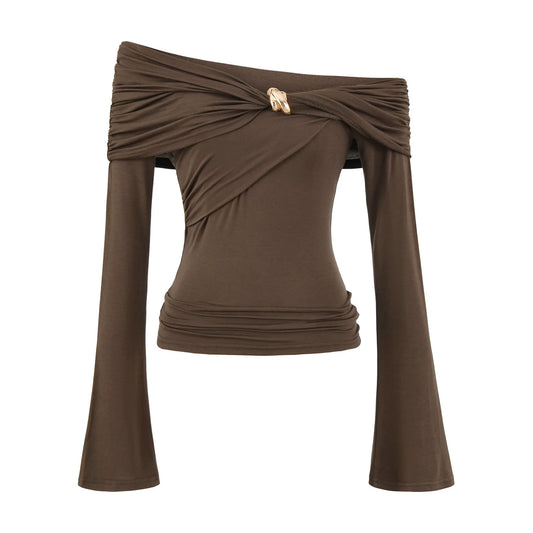 חולצה ארוכה ללא כתף עם אבזם דמוי זהב