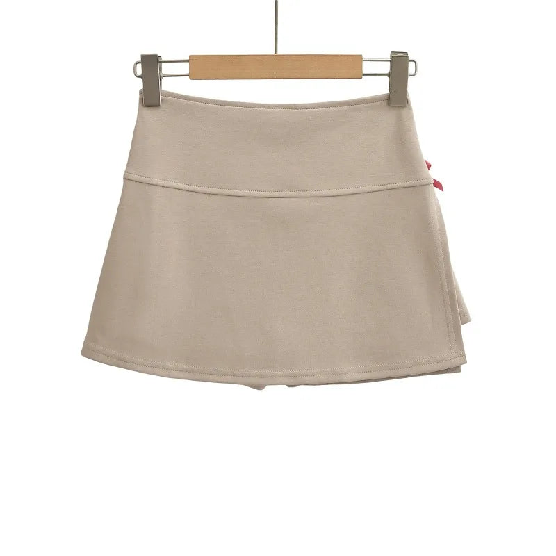 High cut skirt with an aesthetic bow