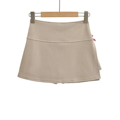 High cut skirt with an aesthetic bow
