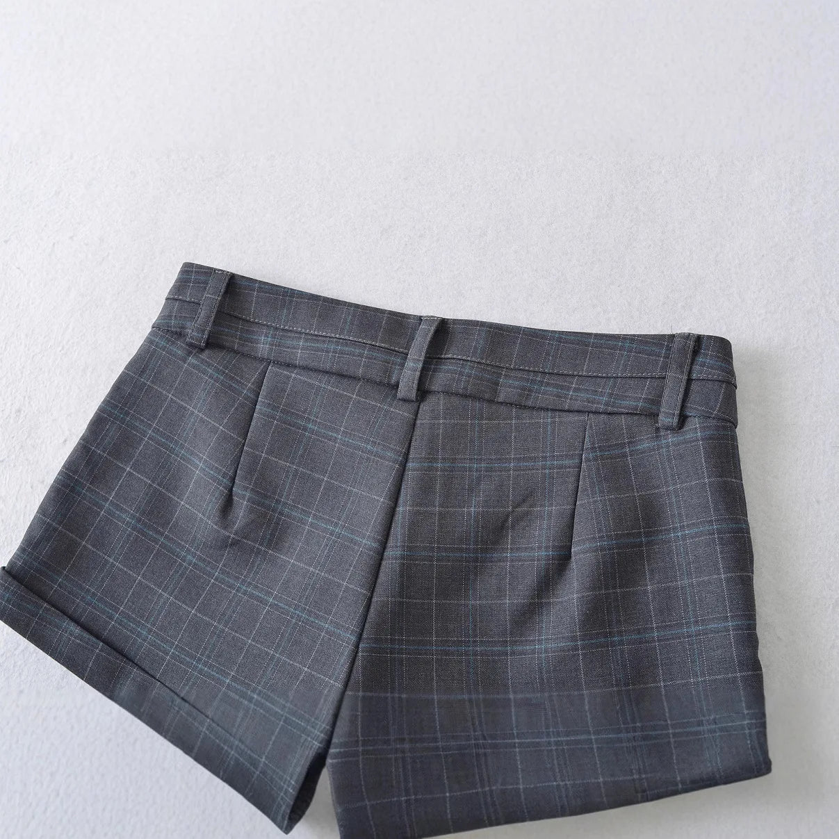 Elegant checkered shorts
