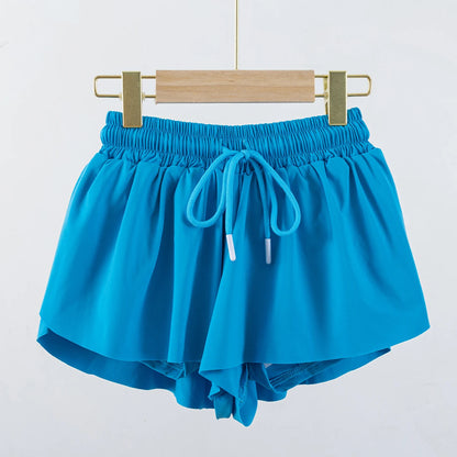 Sporty shorts with built-in tights
