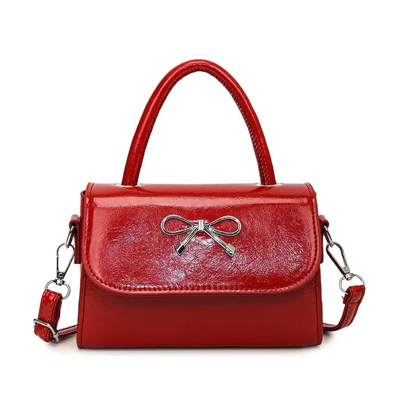 Hand/shoulder bag with bow tie
