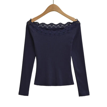 Long shirt with lace decorations