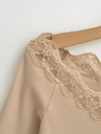 Long shirt with lace decorations