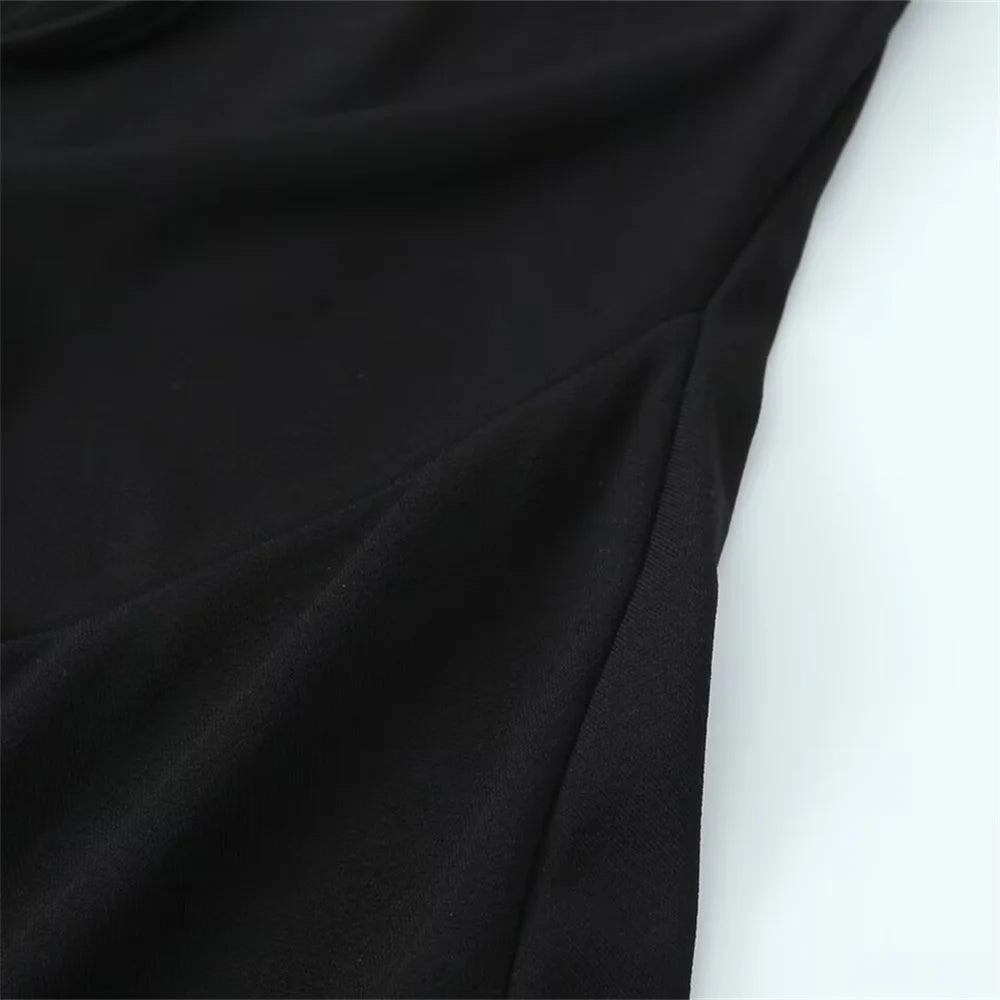 A classic dress with a tie in the open back