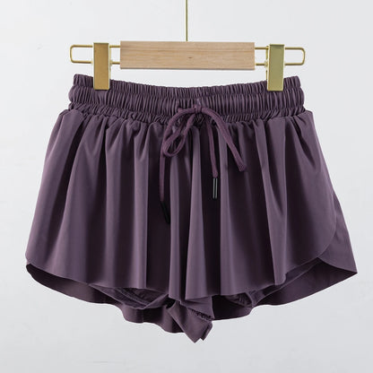 Sporty shorts with built-in tights