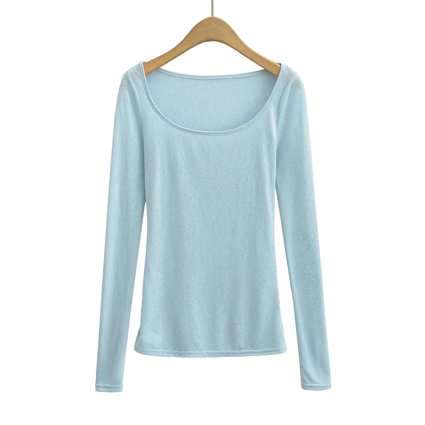 A long shirt with a delicate hood