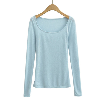 A long shirt with a delicate hood