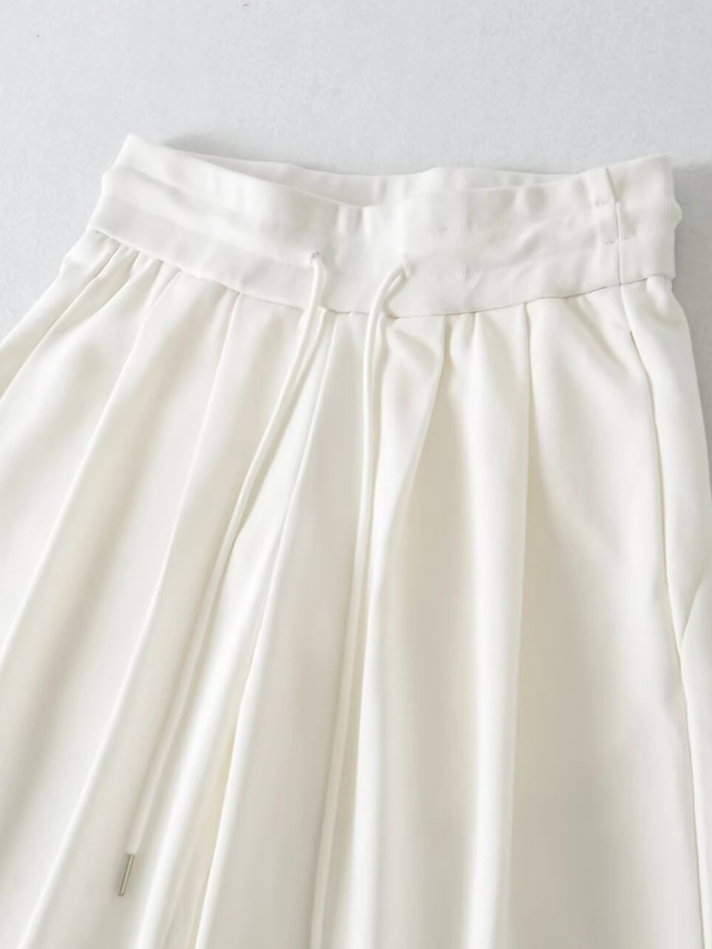 Straight pants in a light elegant cut
