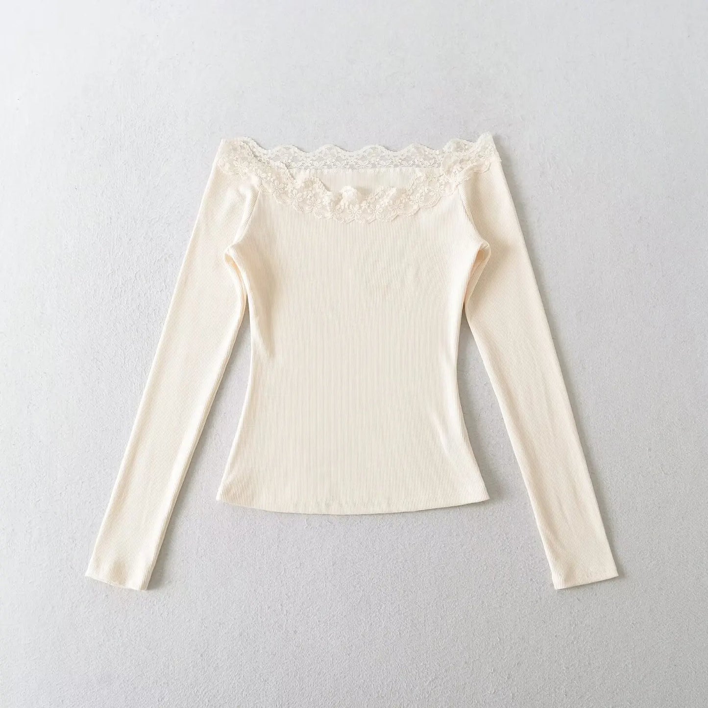 Long shirt with lace decorations