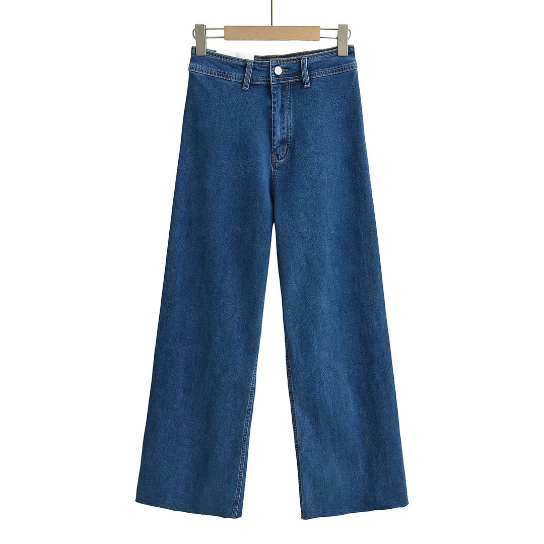 Jeans with a high and straight cut