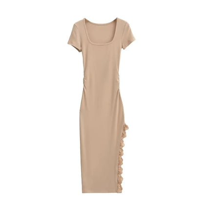 Short dress with a lace slit