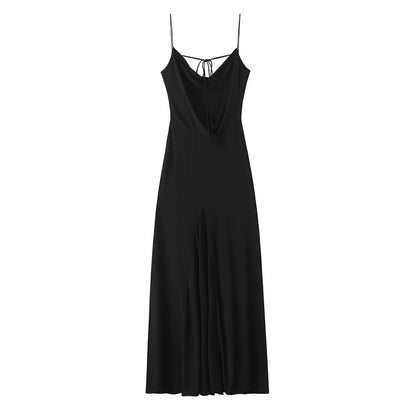 A classic dress with a tie in the open back