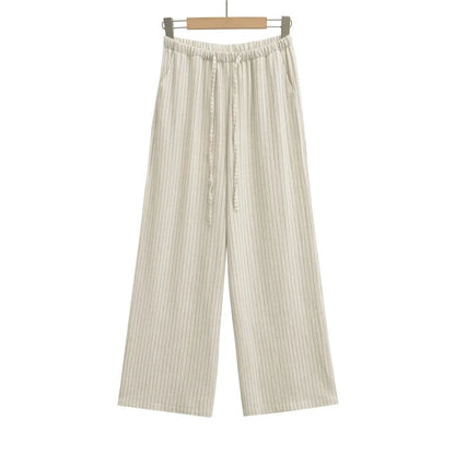 Striped pants in an elegant style