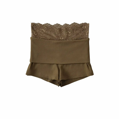 Pleated shorts with lace