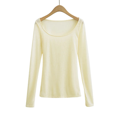 A long shirt with a delicate hood