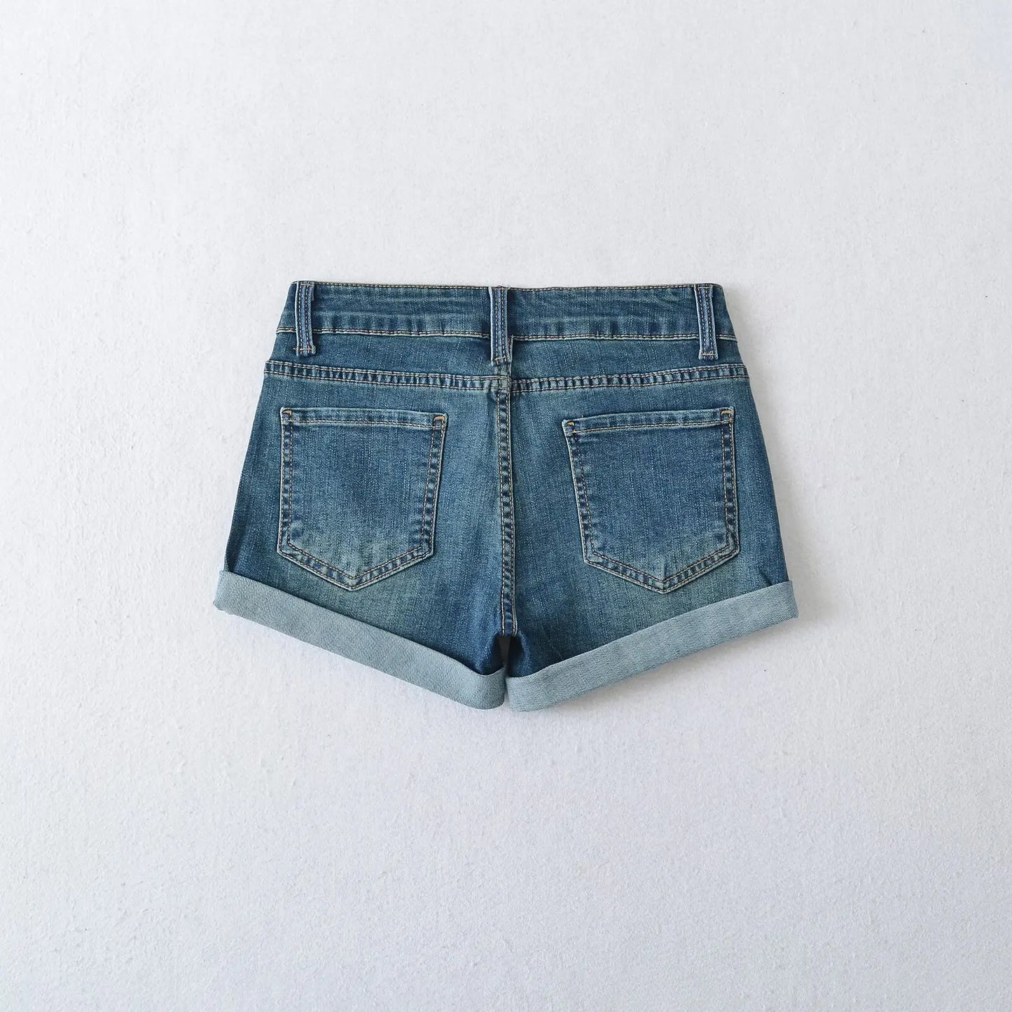 Shiny short jeans