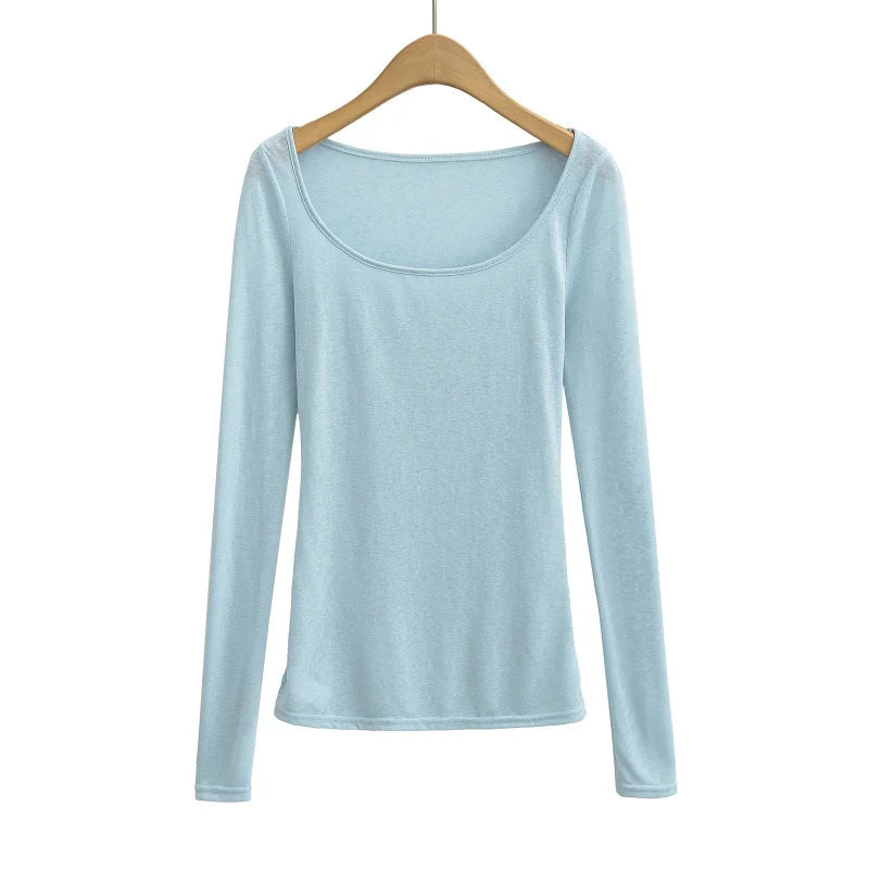 A long shirt with a delicate hood