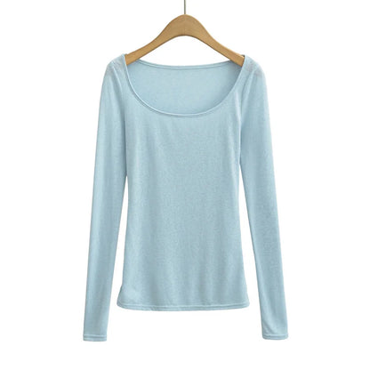 A long shirt with a delicate hood