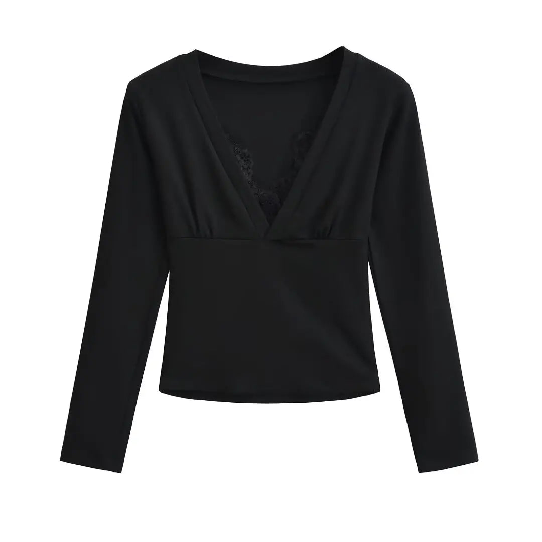A long shirt with a neckline and protruding lace