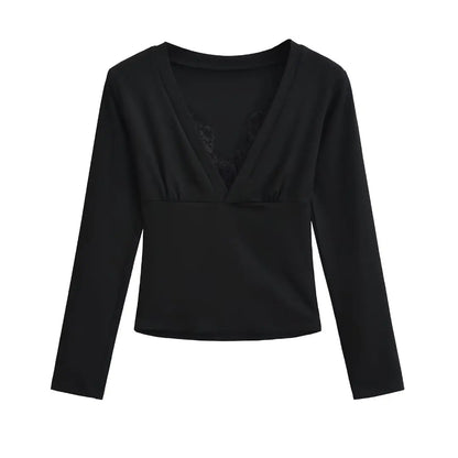 A long shirt with a neckline and protruding lace